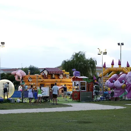 Pini Village Lido Altanea *