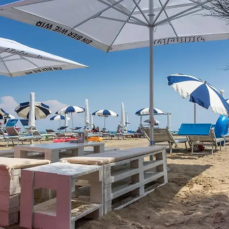 Pini Village Lido Altanea *